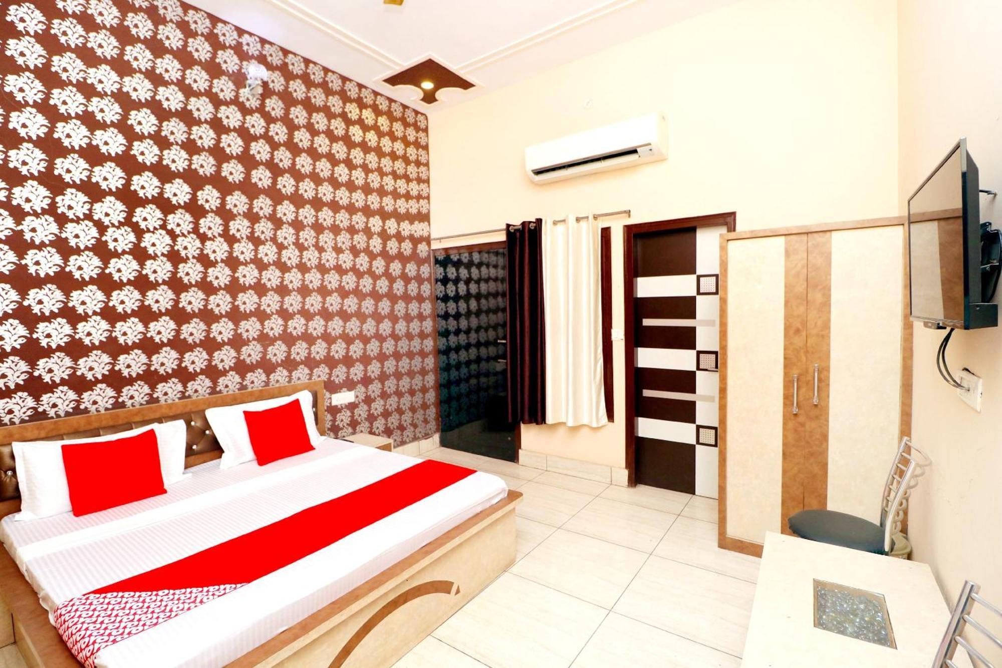 Hotel O Pushp Vatika Bhiwani Esterno foto