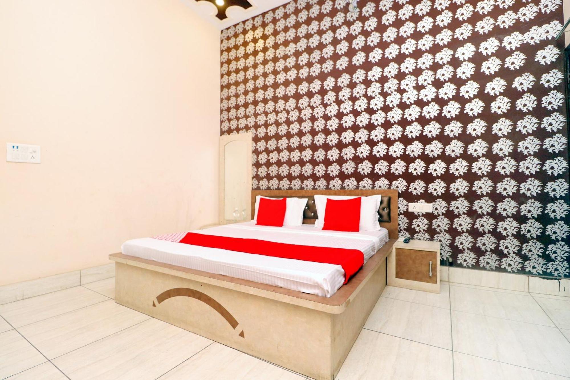 Hotel O Pushp Vatika Bhiwani Esterno foto