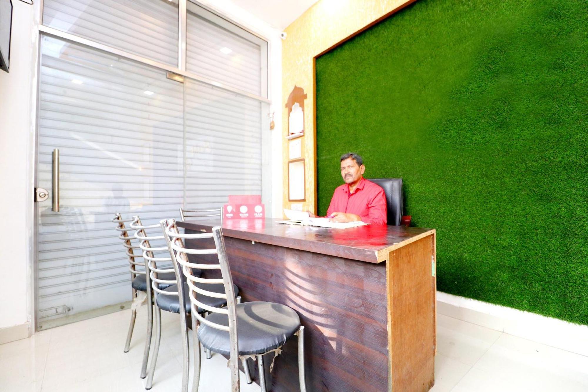 Hotel O Pushp Vatika Bhiwani Esterno foto