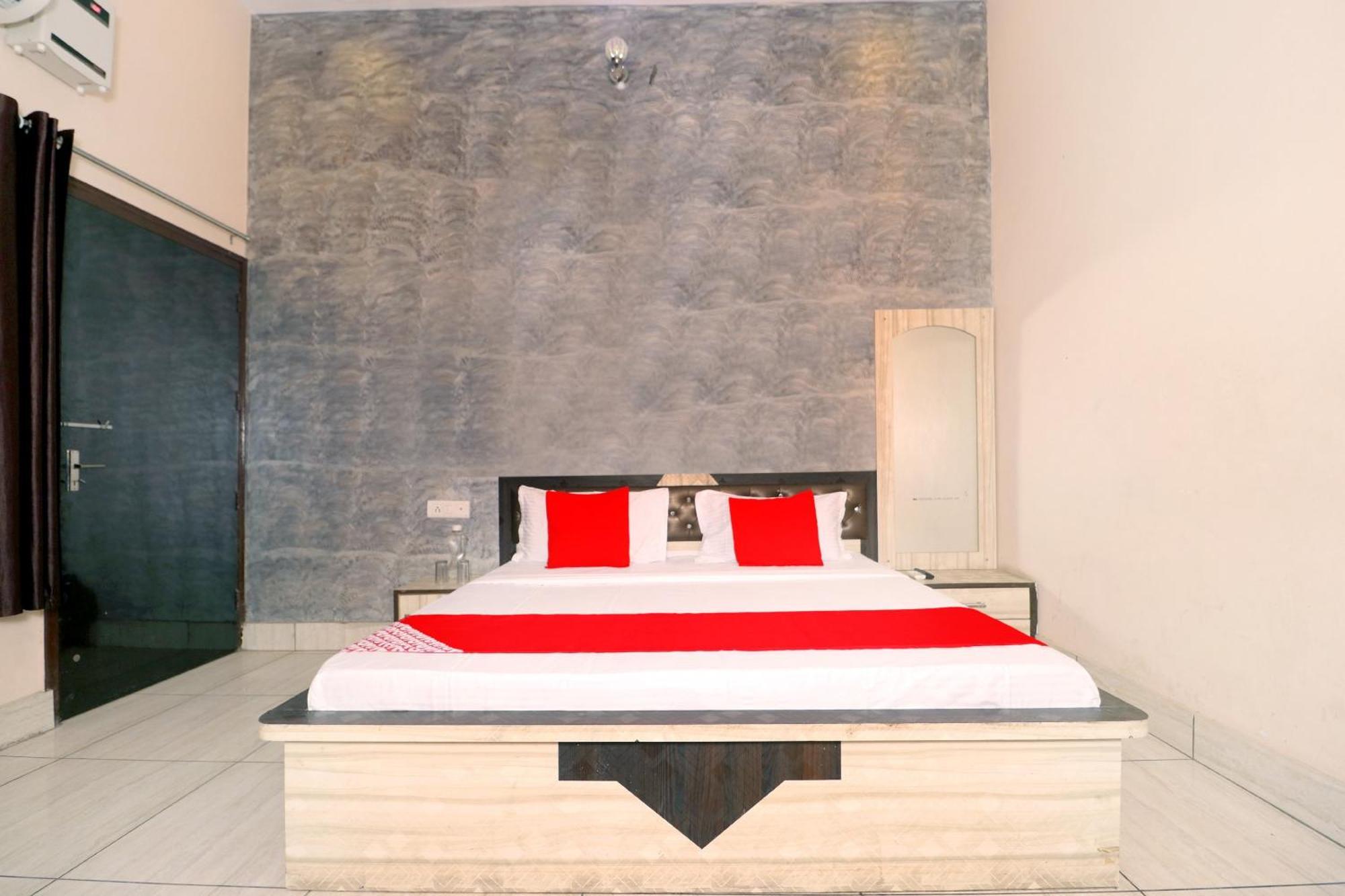 Hotel O Pushp Vatika Bhiwani Esterno foto